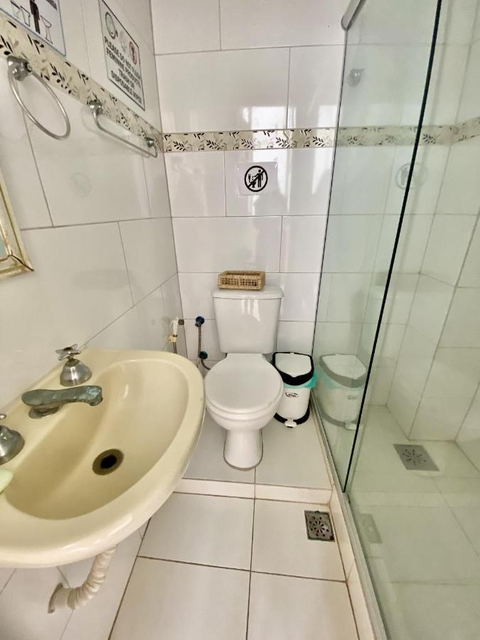 Rio Guesthouse - Um Quarteirao Da Praia De Copacabana 리오데자네이루 외부 사진